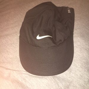 Nike Women's Black Featherlight Cap